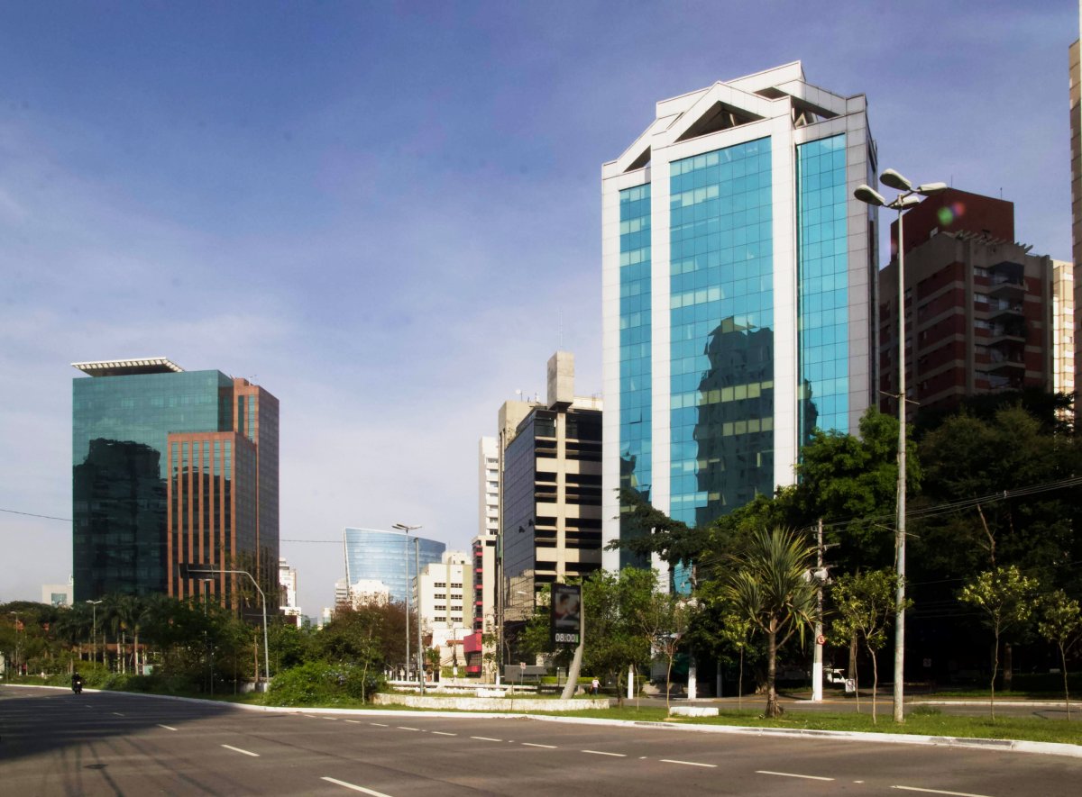 O edifício e seu entorno.
